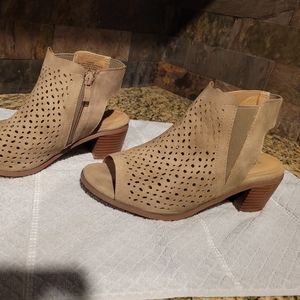 EUC size 6W torrid brown/tan booties